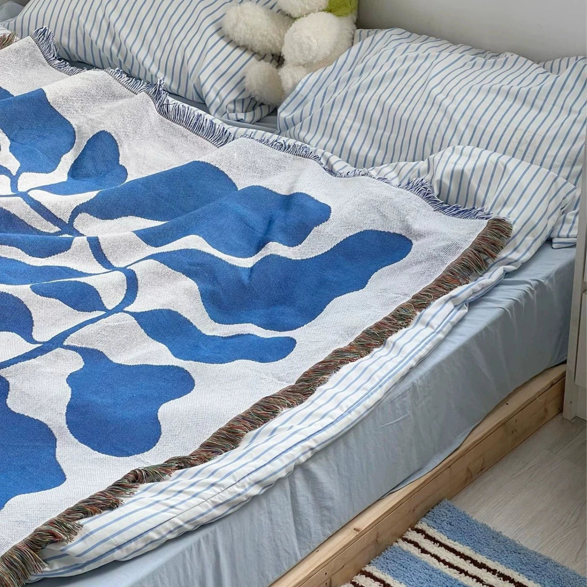 Blue Jacquard Cat Throw Blanket