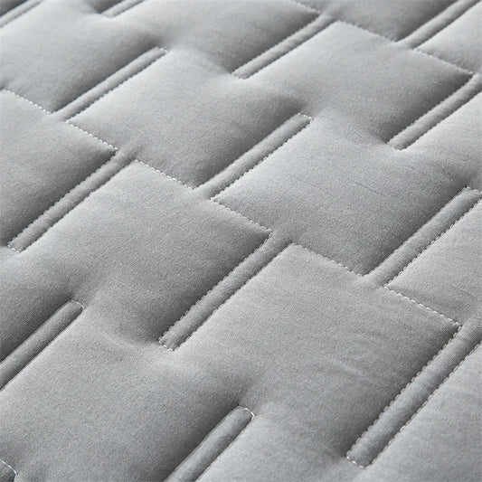 All Season Coverlet with Pillowcases