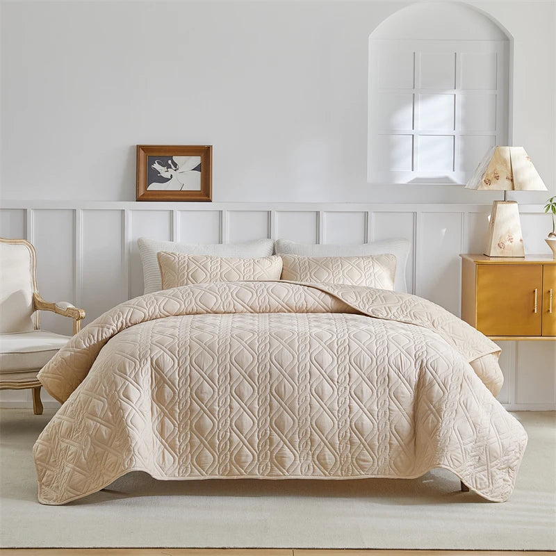 All Season Coverlet with Pillowcases