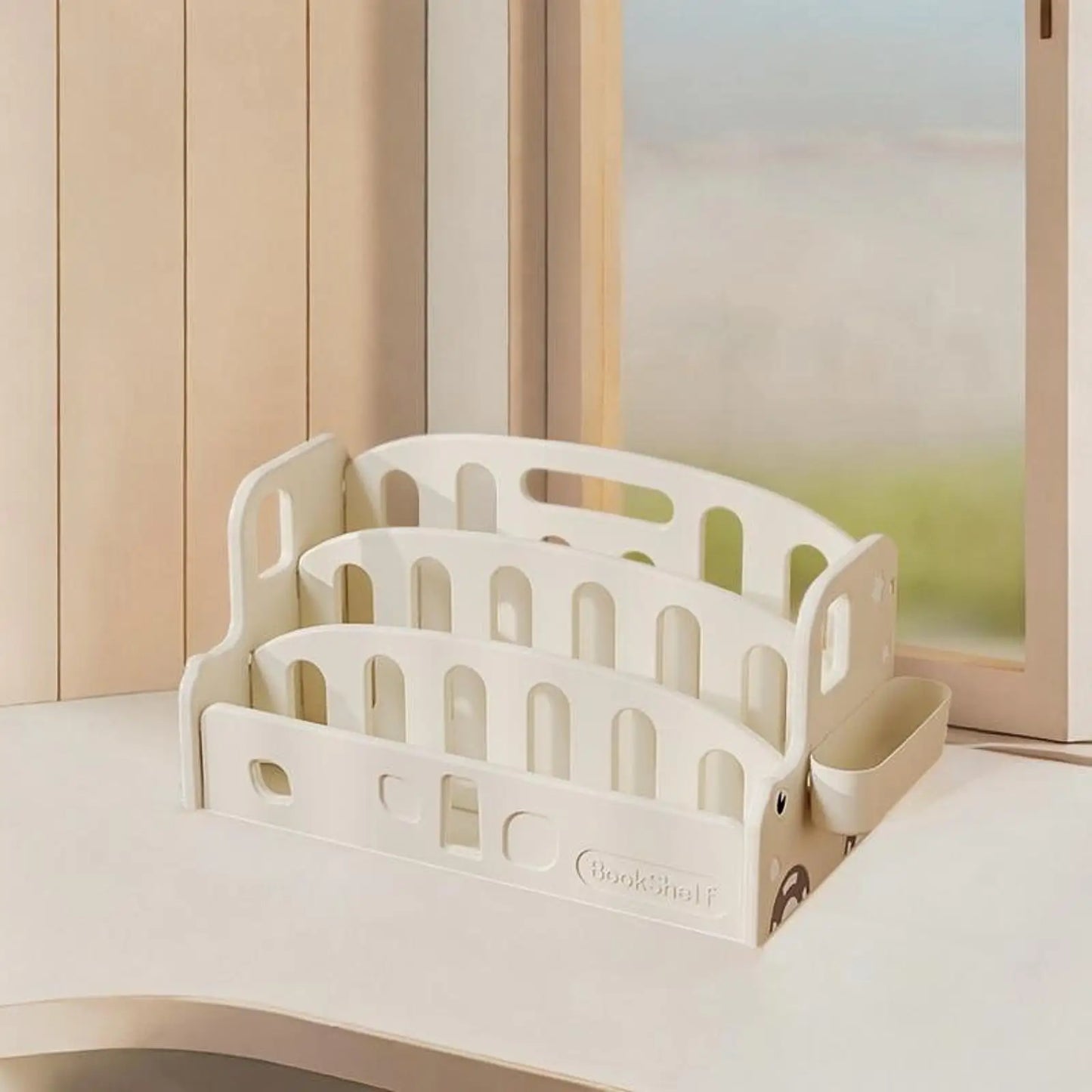 Easy-Reach Book Display Bookshelf