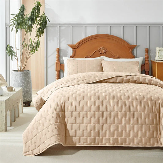 All Season Coverlet with Pillowcases